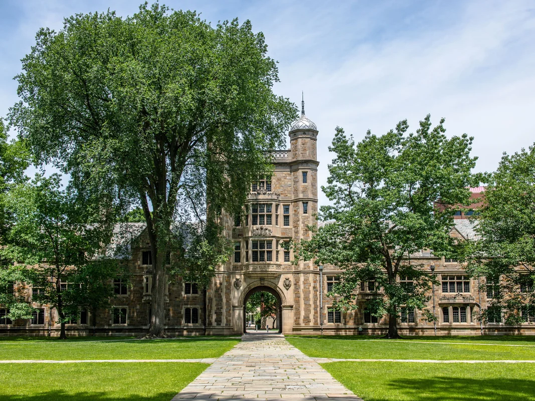 大学校园建筑全景